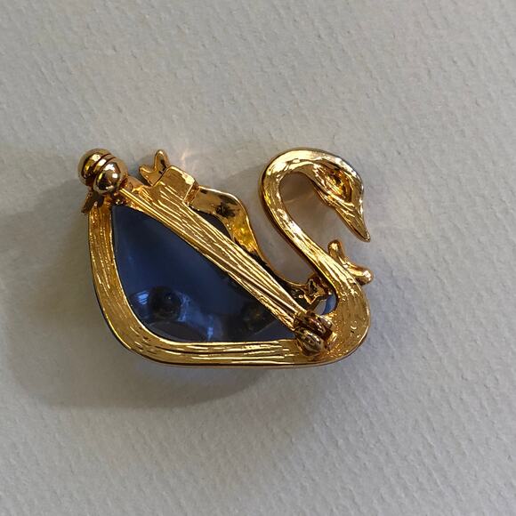 Swan Brooch With Blue Translucent Body Gold Tone Rhinestone Ribbon Vintage Retro - Picture 5 of 10
